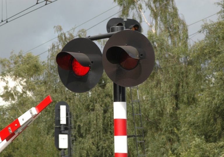 level-crossing-657791920