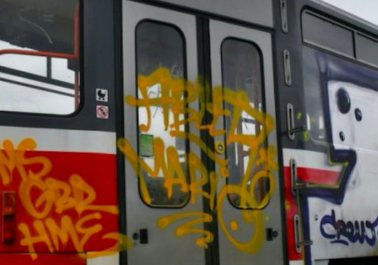 tramvaj-grafitti