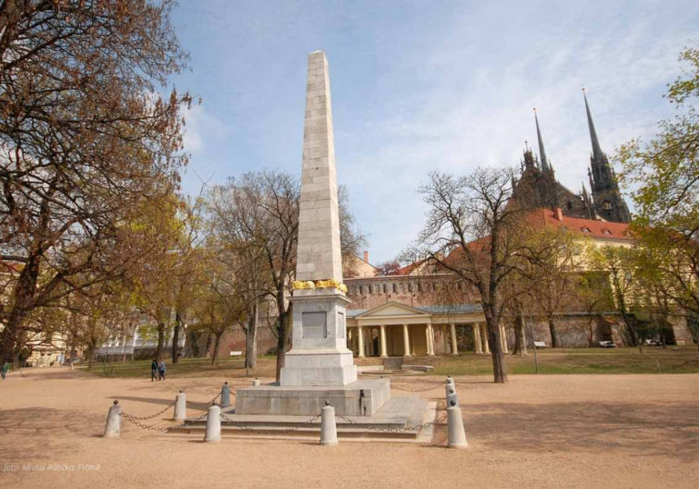 pruv-denisovy-sady-frantiskov-obelisk1818-vitezstvi-nad-napoleonem