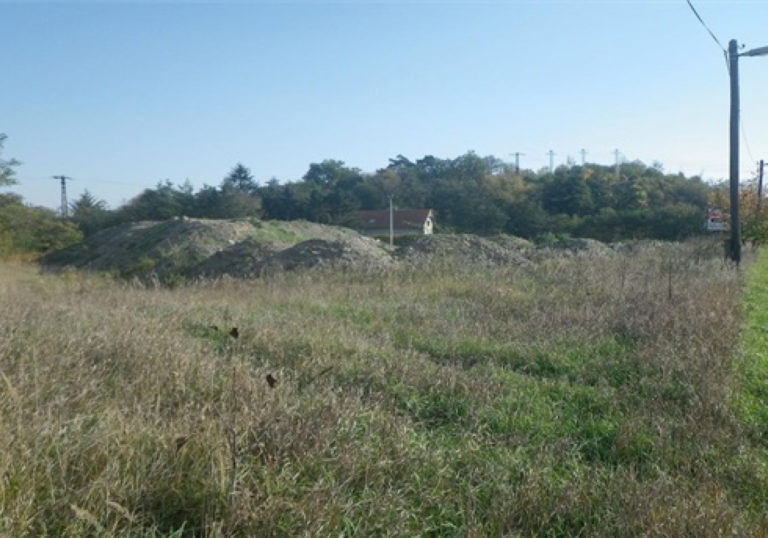 vykopova-zemina-s-primesi-kameni-hromady-zeminy
