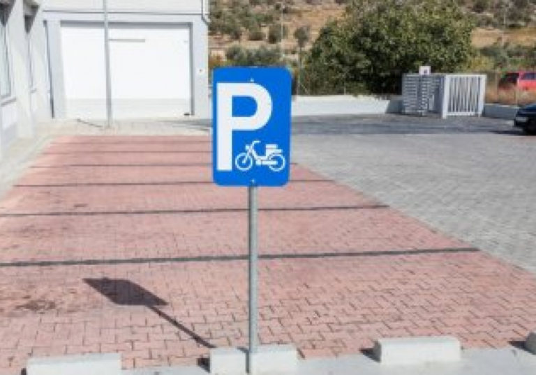 photo-motor-scooters-parking-lot