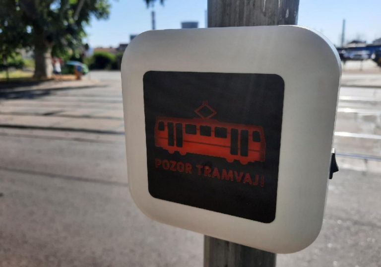 pozor-tramvaj