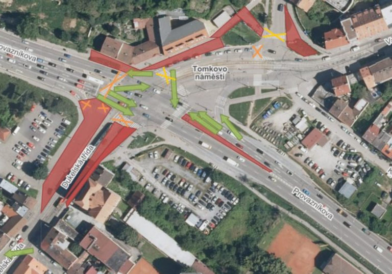 tomkovo-namesti-srpen-2021-upd-1024x499