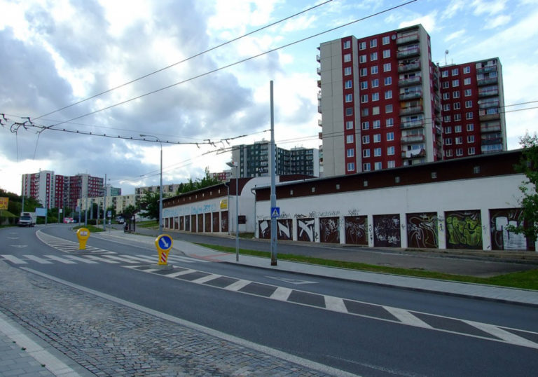 1200px-brno-vinohrady-vestonicka-ulice-4-autor-kirk