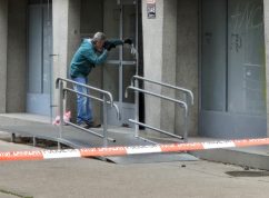 Ozbrojený muž se zabarikádoval v paneláku v Brně, policisté ho zpacifikovali