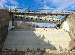 2026-02-18 Osazování klapky jezu Rajhrad_3