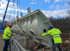 2026-02-18 Osazování klapky jezu rajhrad_2