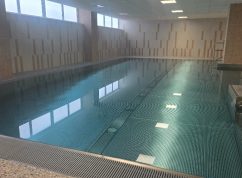 Školní bazén v brněnských Žabovřeskách prošel rekonstrukcí, sloužit bude dětem i veřejnosti
