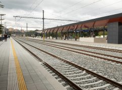 Nová nádražní budova v brněnském Králově Poli přináší pohodlí i bezbariérovost