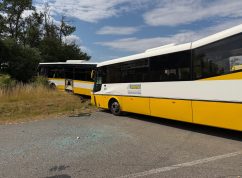 Při nehodě dvou autobusů u Oleksovic na Znojemsku se zranilo 47 lidí