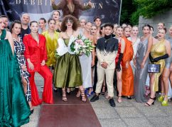 Modni přehlidkla navrharky Debbie Brown u přiležitosti
56. ročniku mezinárodního filmového festivalu v Karlových Varech.