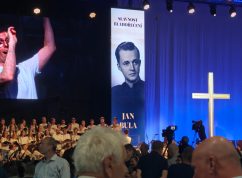 Pro věřící je blahořečení kněží v Brně příležitostí k setkání, jsou dojatí
