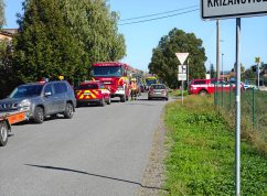 Jeden člověk zemřel při srážce vlaku s osobním autem na Vyškovsku