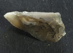 Kateřinská jeskyně odkryla další tajemství, tentokrát kamennou destičku s klínovým písmem