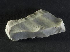 Kateřinská jeskyně odkryla další tajemství, tentokrát kamennou destičku s klínovým písmem