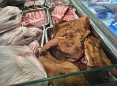 Veterináři našli v tržnici Vinamo v Brně přes čtvrt tuny masa neznámého původu