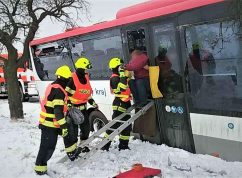 Nehoda bus3 HZS JMK