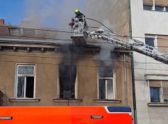 Pátečnímu požáru v bytě v Brně předcházel výbuch, potvrdila policie