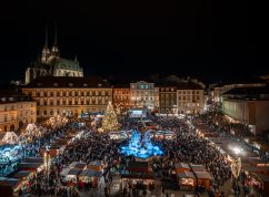 Na brněnských vánočních trzích jsou nejlepší kelímky s dráčkem, tvrdí návštěvníci