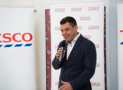 Vedouci komunikacniho tymu spolecnosti Tesco Michal Vanacek behem Tesco komunitnich dnu