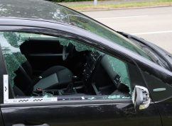 Dvojice mužů v Brně se podle policie vloupala nejméně do 35 vozů