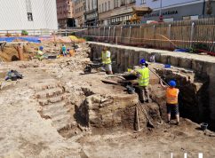 Archeologové pod budoucím JKC v Brně našli pozůstatky středověkých domů