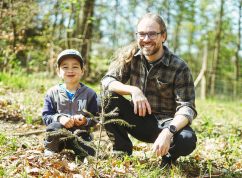 Vánoční stromek v květináči? Nadace je do brněnských domácností připravuje skoro třicet let