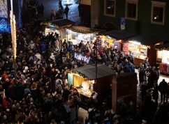 Na brněnských vánočních trzích jsou nejlepší kelímky s dráčkem, tvrdí návštěvníci