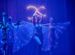 Třpytivá show bude mít velkolepou premiéru v Cabaret Des Péchés